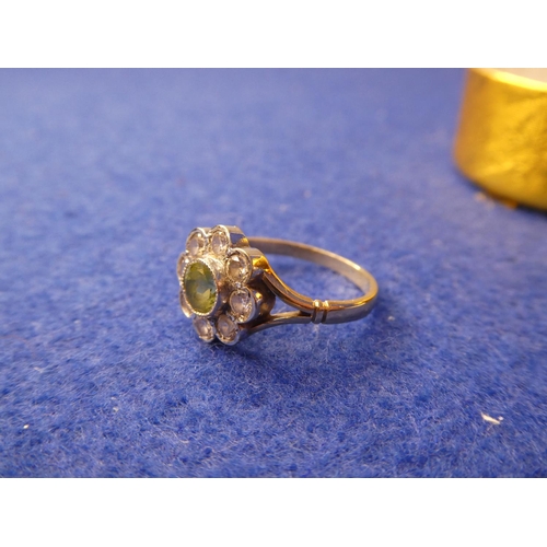 69 - A decorative 9ct gold ring with peridot stone & 8 cubic zirconia.