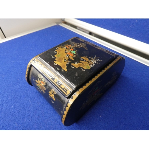 84 - A vintage 'tank' trinket box with Oriental design.