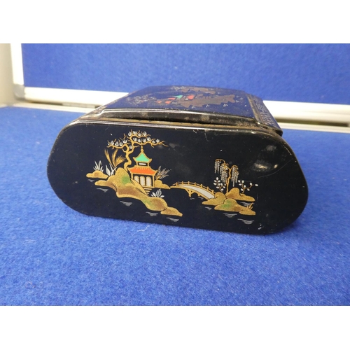 84 - A vintage 'tank' trinket box with Oriental design.