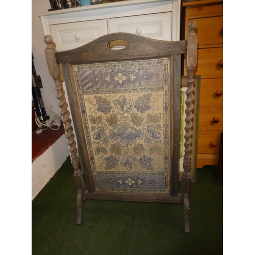 509 - An antique wood framed tapestry fire screen.