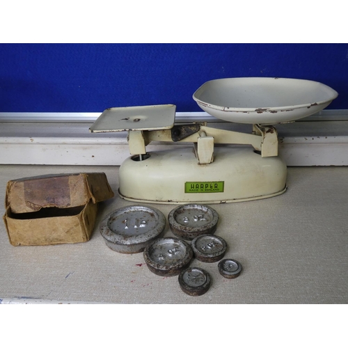 116 - A set of vintage Harper Kitchen scales with weights.