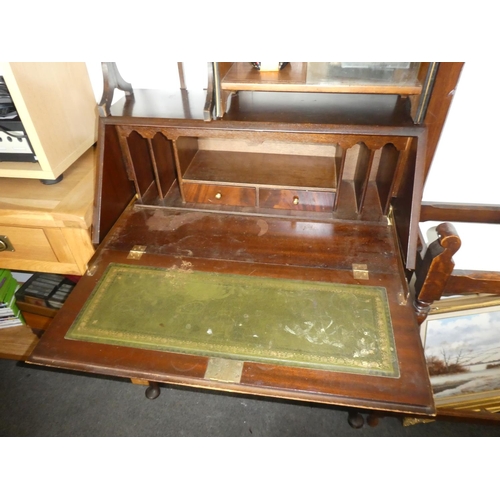 607 - A vintage writing bureau.