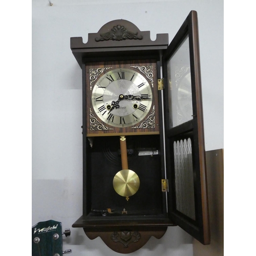 651 - A vintage/ retro wall clock.