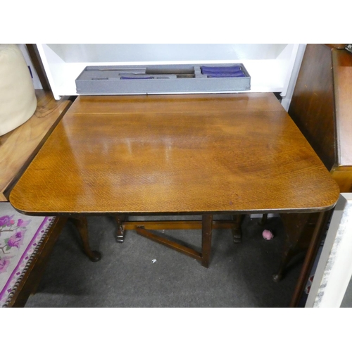 681 - A drop leaf dining table.