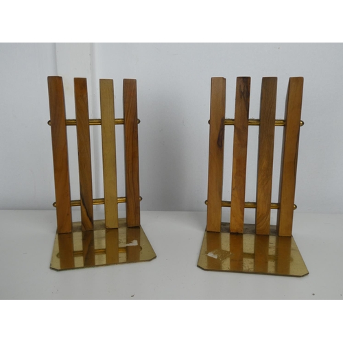 690 - A pair of vintage bookends.