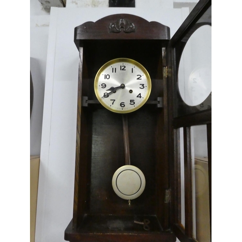 719 - A vintage/ antique wall clock.