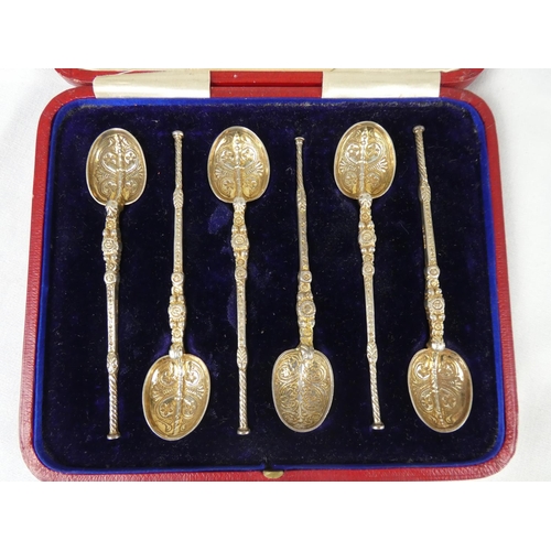 67 - A cased set of 6 antique Sterling Silver tea spoons which reads 'N.H. & R.H Aug 9th 1902.