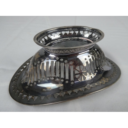 69 - A fully hallmarked trinket/bon bon dish.