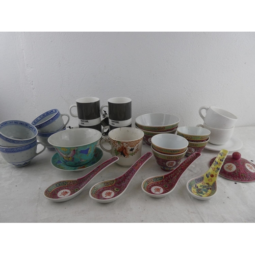 186 - A collection of Oriental ceramics to include tea bowls and more.