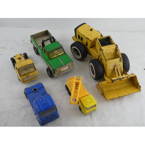 194 - A collection of vintage Tonka trucks and more.