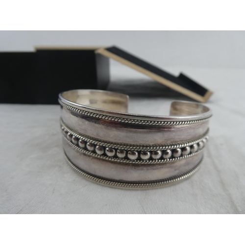 91 - A sterling silver bangle/ cuff.