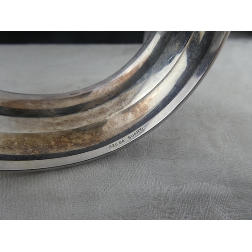 91 - A sterling silver bangle/ cuff.