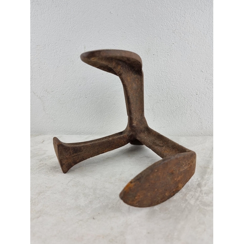 250 - An antique cobblers last/ anvil.