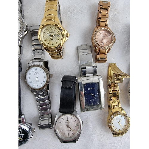 85 - A collection of watches to include Accurist, Seiko & more.