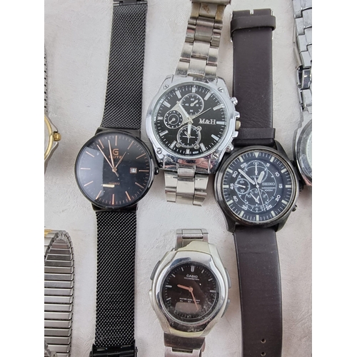 86 - A collection of watches to include Casio, Seiko & more.