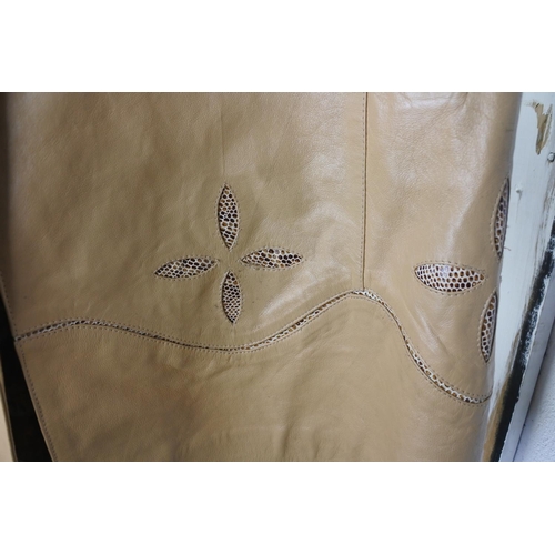 615 - A vintage leather coat by design label, 'Ross La Vie'.