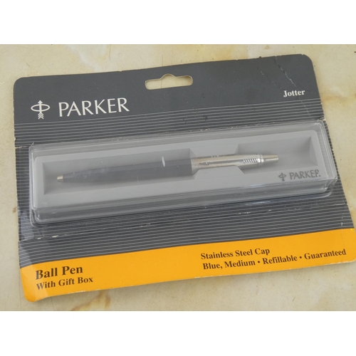 124 - An unopened vintage Parker pen set.