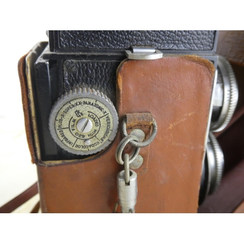 152 - A vintage Kodak Reflex camera in leather case.