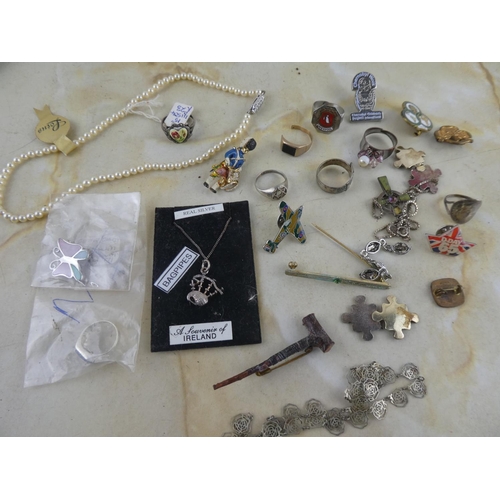 169 - An assortment of various jewellery etc.