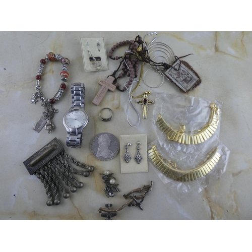 170 - An assortment of various jewellery etc.