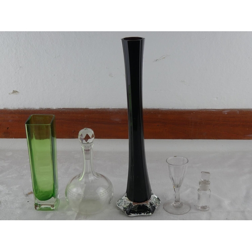 65 - A collection of vintage glass ware.