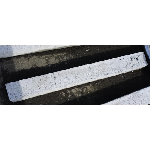 108 - A reinforced concrete lintel. (Measuring 120x13cm).