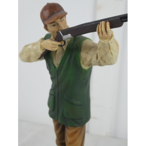 10 - A Leonardo Collection figurine of a man with rifle.