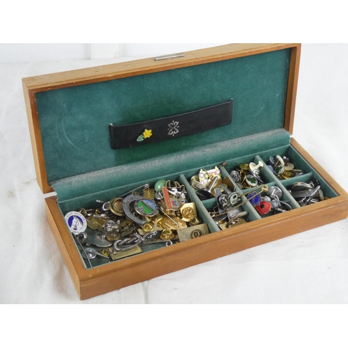 9 - A jewellery box with contents.