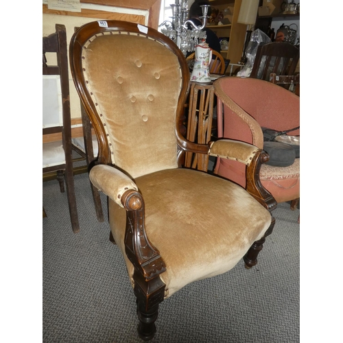 461 - A stunning antique Victorian walnut armchair.