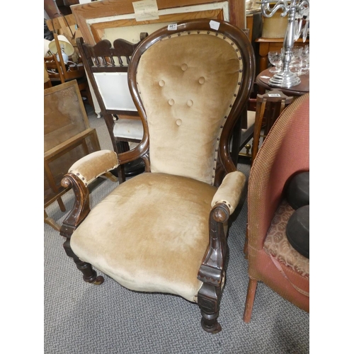 461 - A stunning antique Victorian walnut armchair.