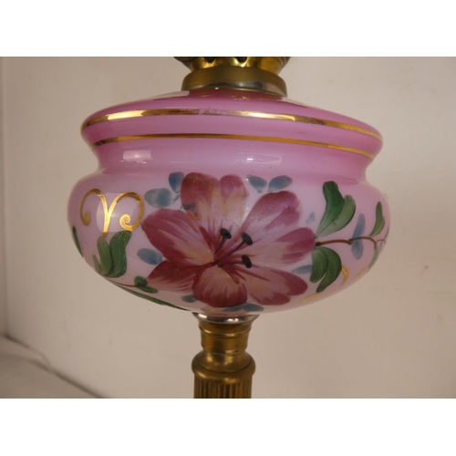 476 - A stunning antique oil lamp on decorative brass base, with hand painted font/ bowl & superb etched s... 