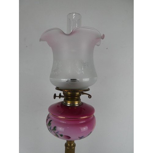 476 - A stunning antique oil lamp on decorative brass base, with hand painted font/ bowl & superb etched s... 