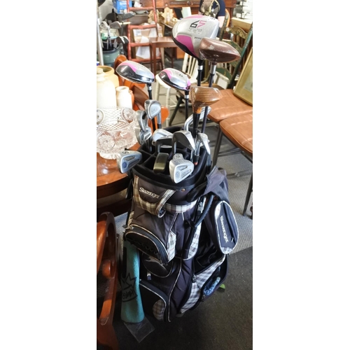 503 - A set of golf clubs in a Slazenger golf bag.