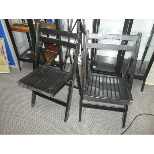 557 - Two wooden folding garden chairs.