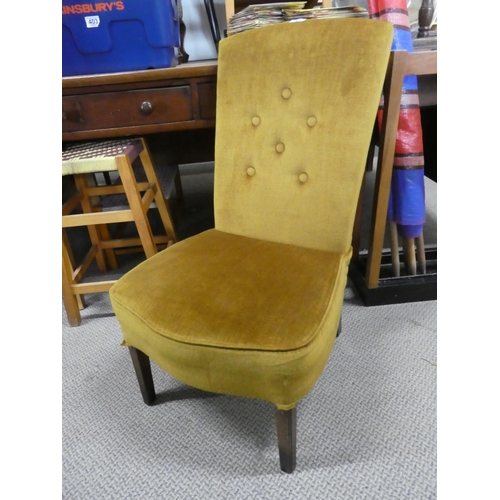 401 - A vintage/ retro bedroom chair.