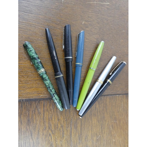 516 - A collection of various pens & fountain pens.