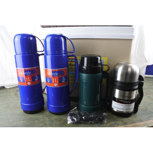 1 - A vintage Curver coolbox and a selection of Thermos flasks.