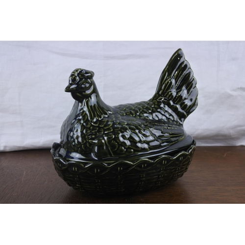 21 - A Portmerion pottery hen on nest.