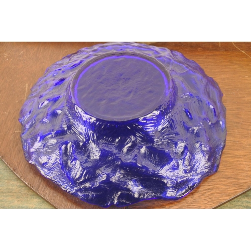 44 - A large vintage blue glass dish. (Measuring 32cm).