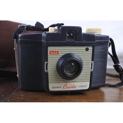 46 - A vintage Kodak 'Brownie' Cresta camera and bag.