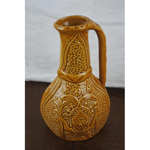 75 - A large vintage Sadler jug.