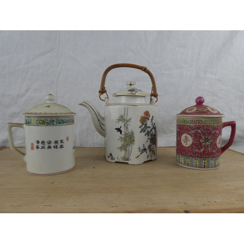 526 - A collection of 3 pieces of decorative Chinese ceramics, to include a teapot & 2 tankards.