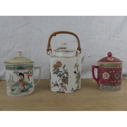 526 - A collection of 3 pieces of decorative Chinese ceramics, to include a teapot & 2 tankards.