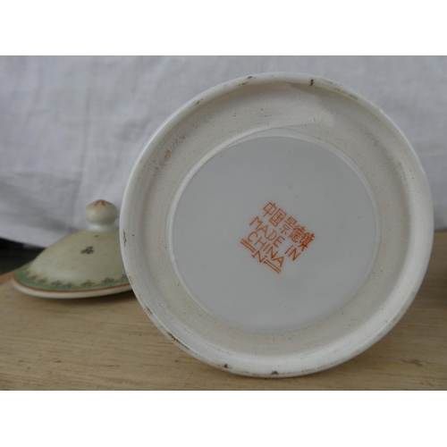 526 - A collection of 3 pieces of decorative Chinese ceramics, to include a teapot & 2 tankards.