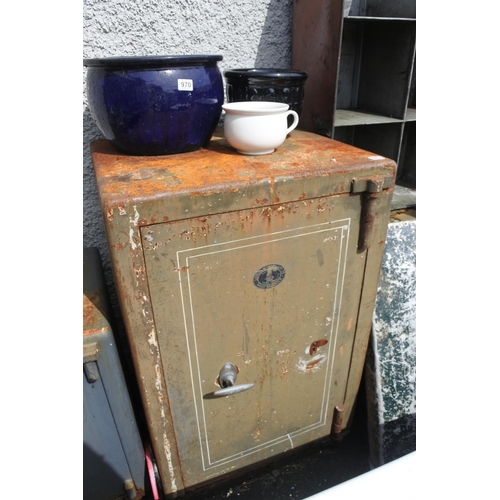 971 - A large antique safe, lacking key, but open. (Measuring 105x70x65cm).