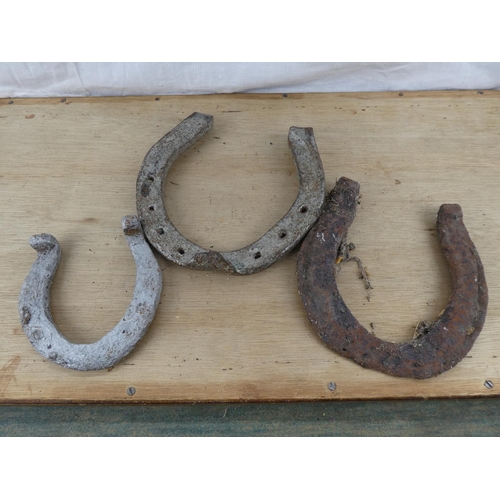561 - A collection of 3 vintage horse shoes.