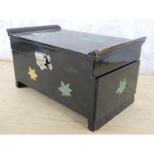 592 - A vintage hand painted musical jewellery box.