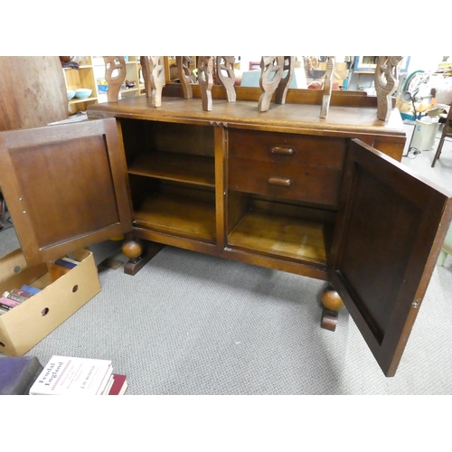 621 - A vintage/ Art Deco style sideboard. (137x48x98cm).