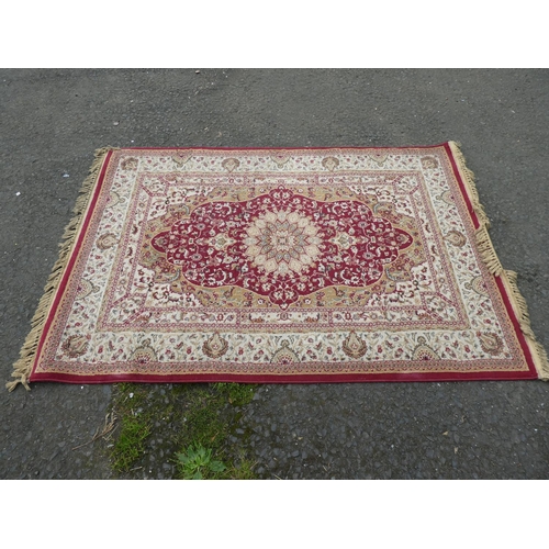 634 - A stunning decorative rug. (Measuring 180x120cm).