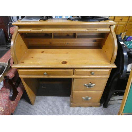 639 - A rolltop desk.